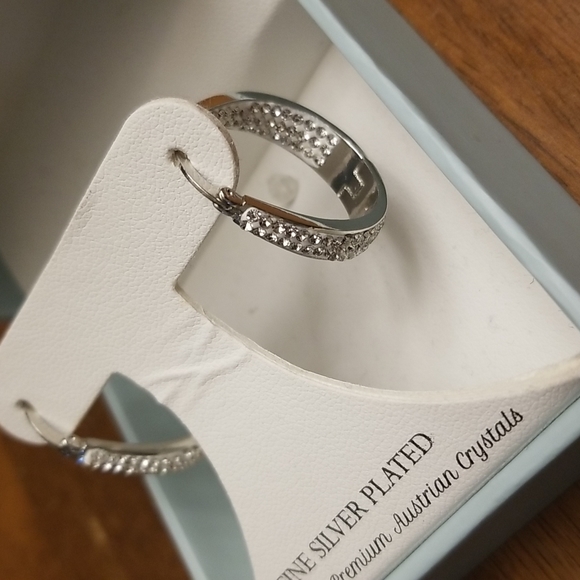 Women's silver plated crystal pierced earrings STOCKING STUFFER - Picture 4 of 6